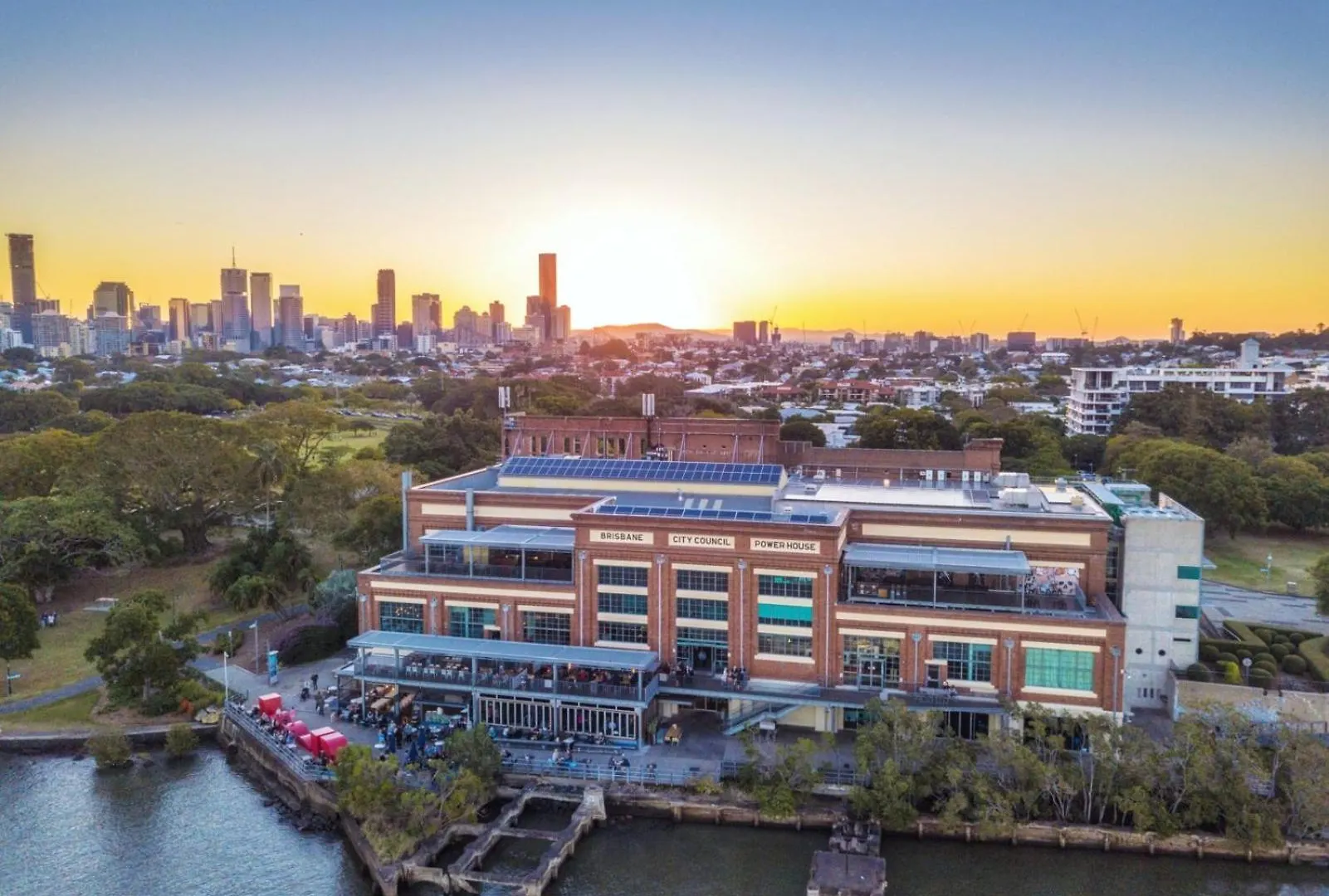 Stunning Sky Home With Endless Views, Pool & Parking Brisbane