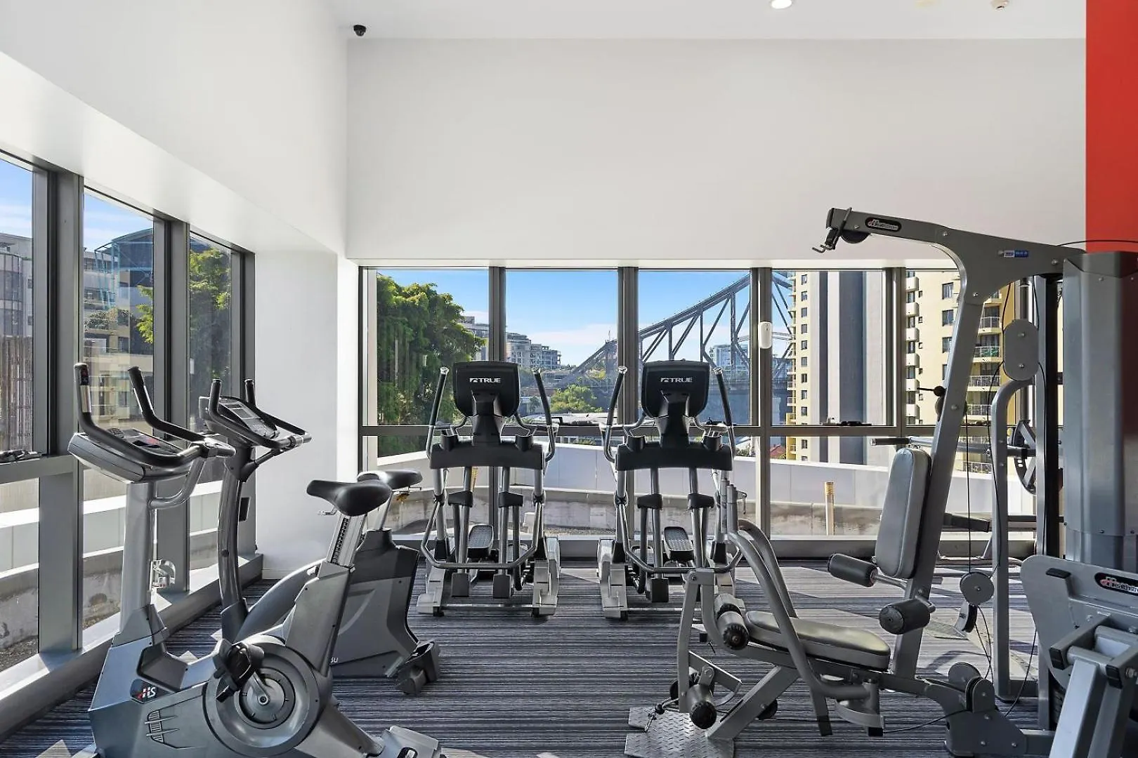 Apartman Stunning Sky Home With Endless Views, Pool & Parking Brisbane