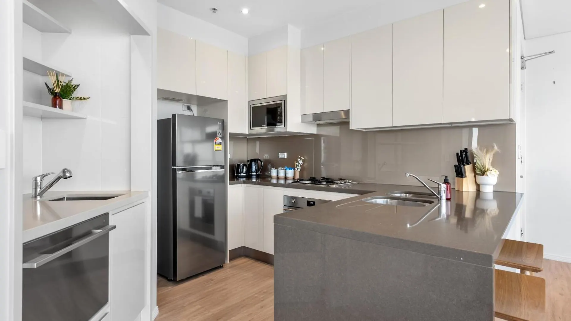 Apartman Stunning Sky Home With Endless Views, Pool & Parking Brisbane